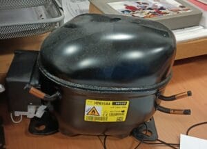 Motor compresor HTK95AA PENTRU FRIGIDERE SI COMBINE FRIGORIFICE
